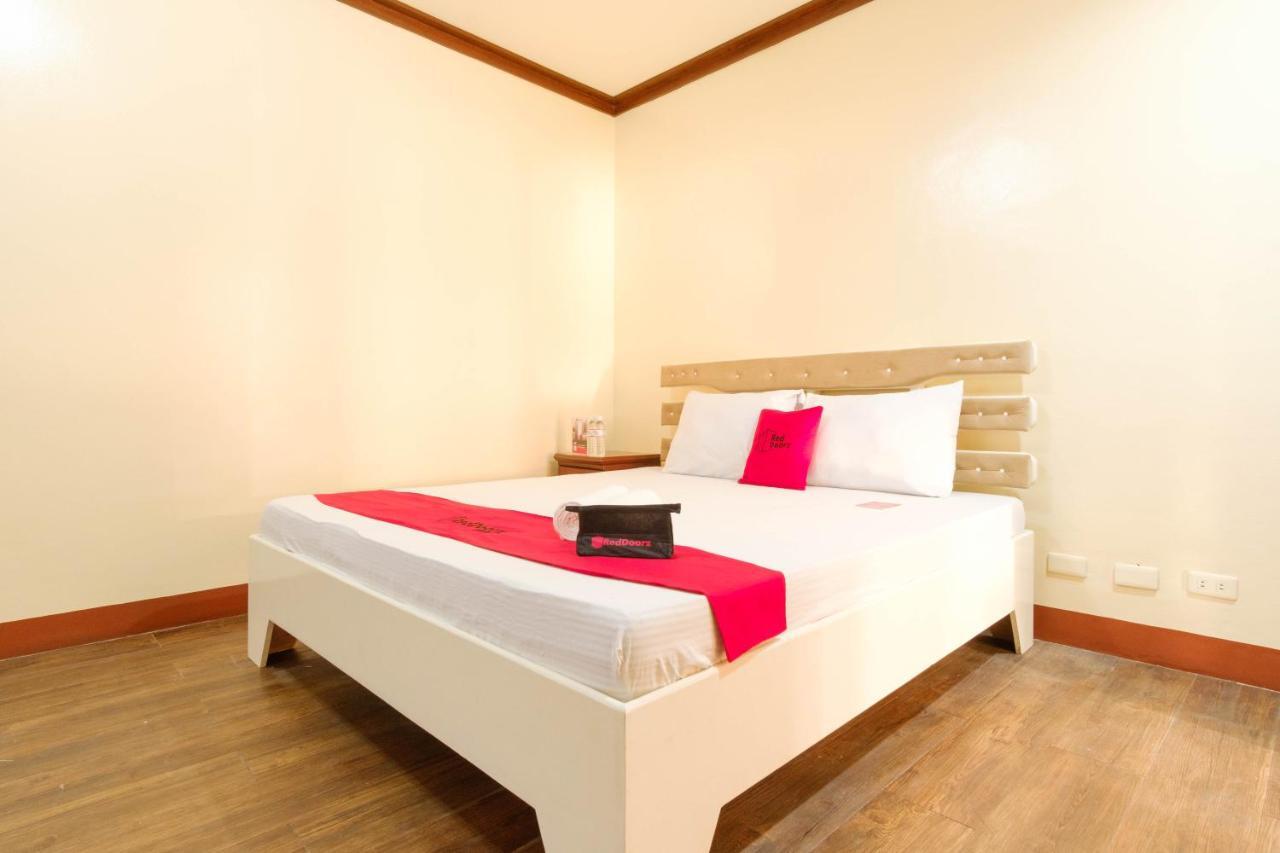 Reddoorz Plus @ Seaborne Hotel Subic Zambales Esterno foto