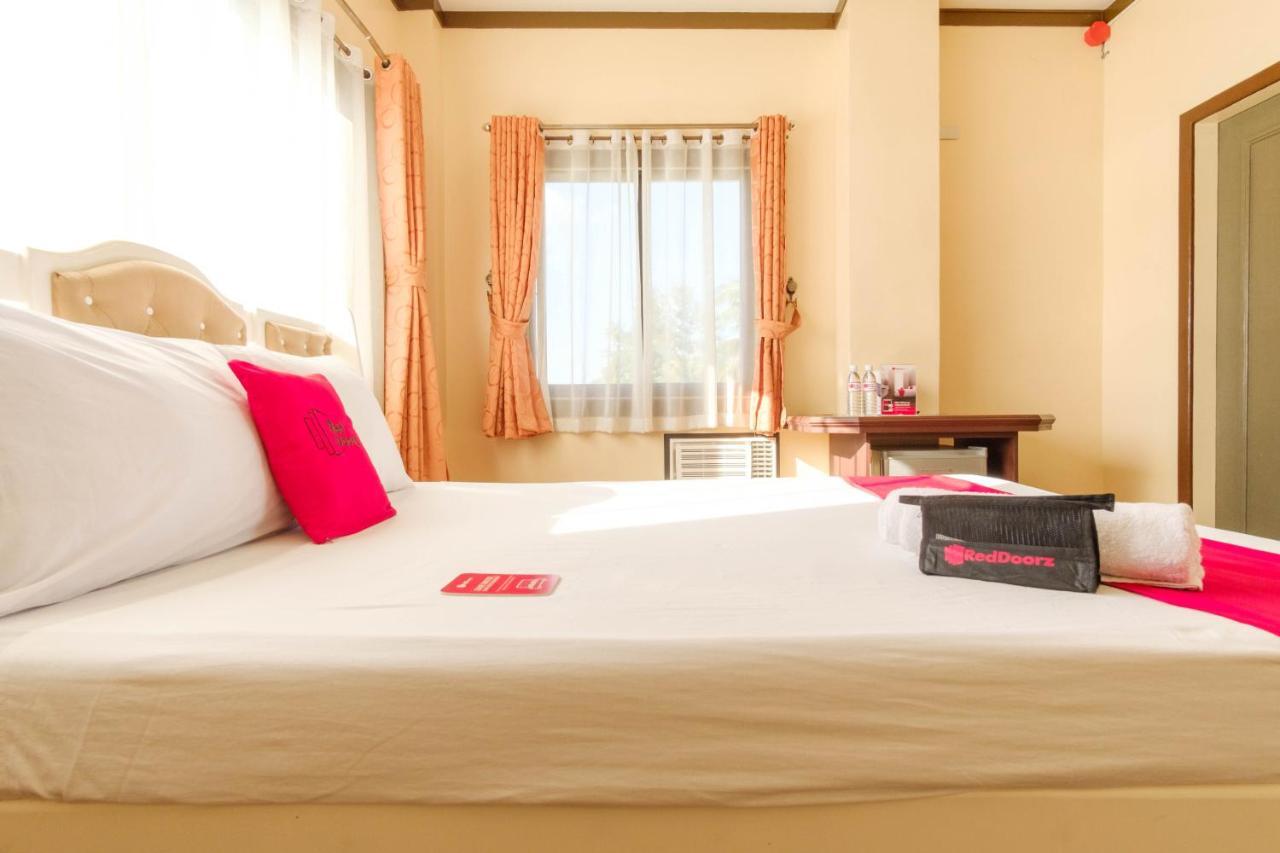 Reddoorz Plus @ Seaborne Hotel Subic Zambales Esterno foto