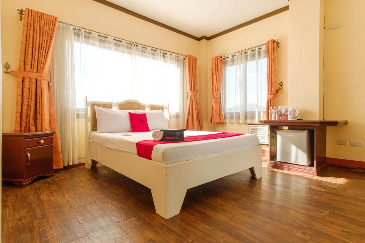Reddoorz Plus @ Seaborne Hotel Subic Zambales Esterno foto