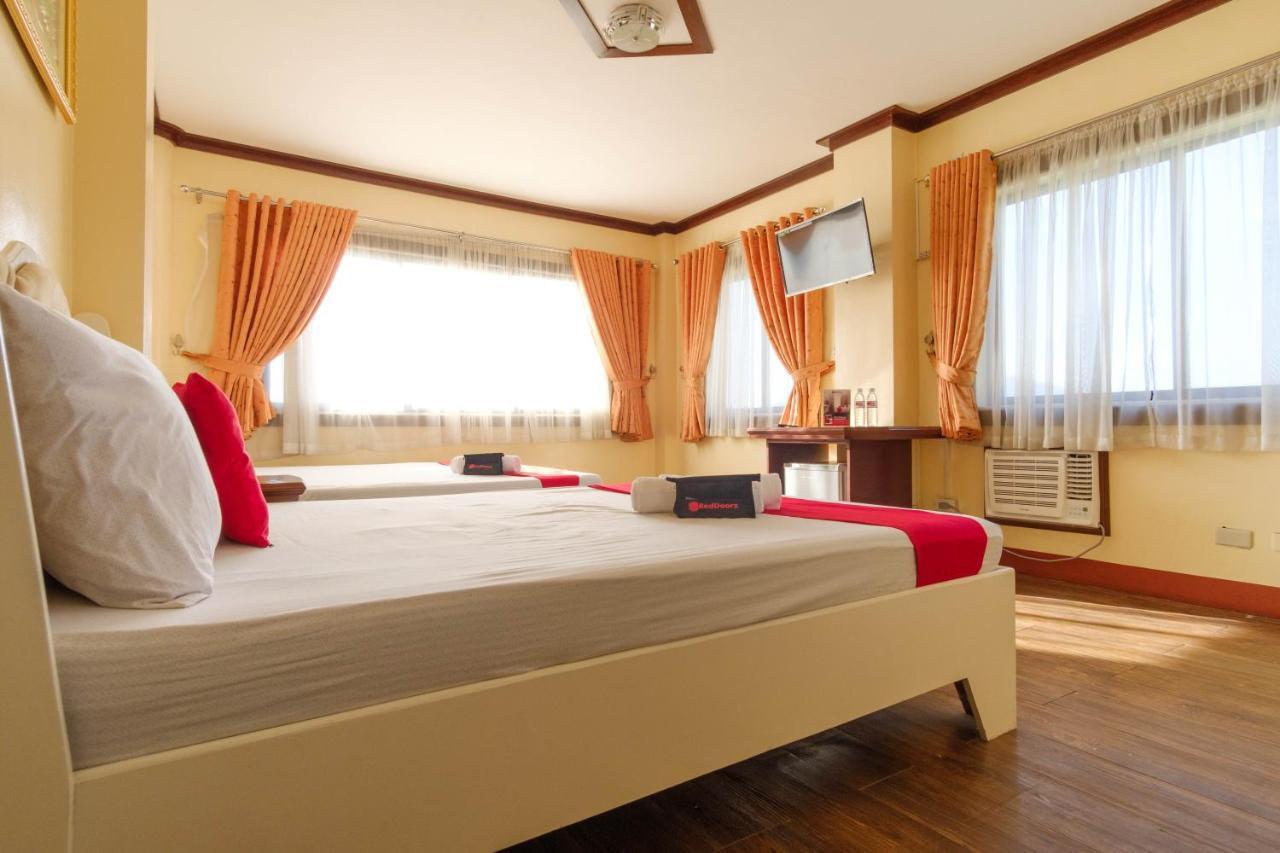 Reddoorz Plus @ Seaborne Hotel Subic Zambales Esterno foto
