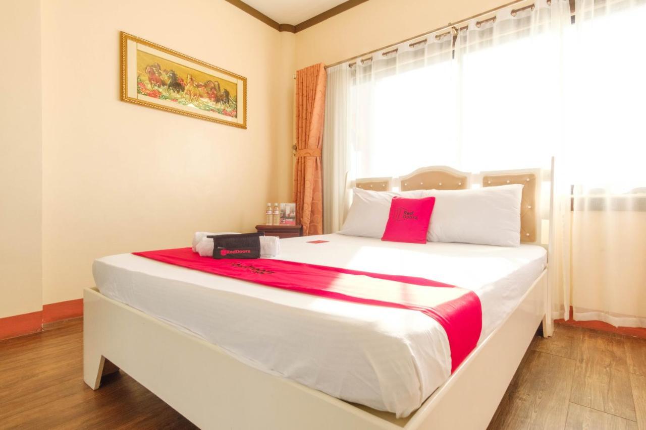 Reddoorz Plus @ Seaborne Hotel Subic Zambales Esterno foto